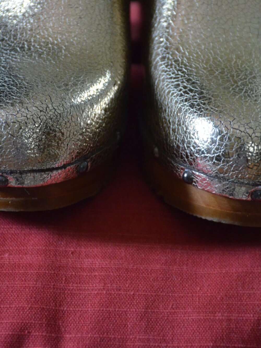 Juicy Couture Size 8 Gold Crackle Clogs/Mules Made in Italy Wooden heel - Picture 5 of 10